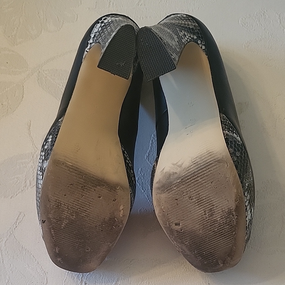 LIKE NEW Le Chateau Black & Gray Leather & Mock-Snake Platform PeepToe Heels 7.5 - Picture 14 of 14